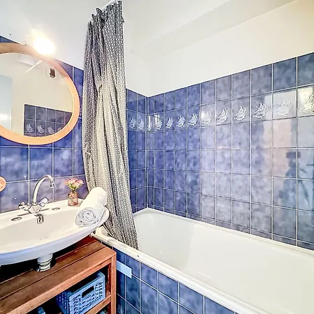 Les Grenadines-8 By Interhome